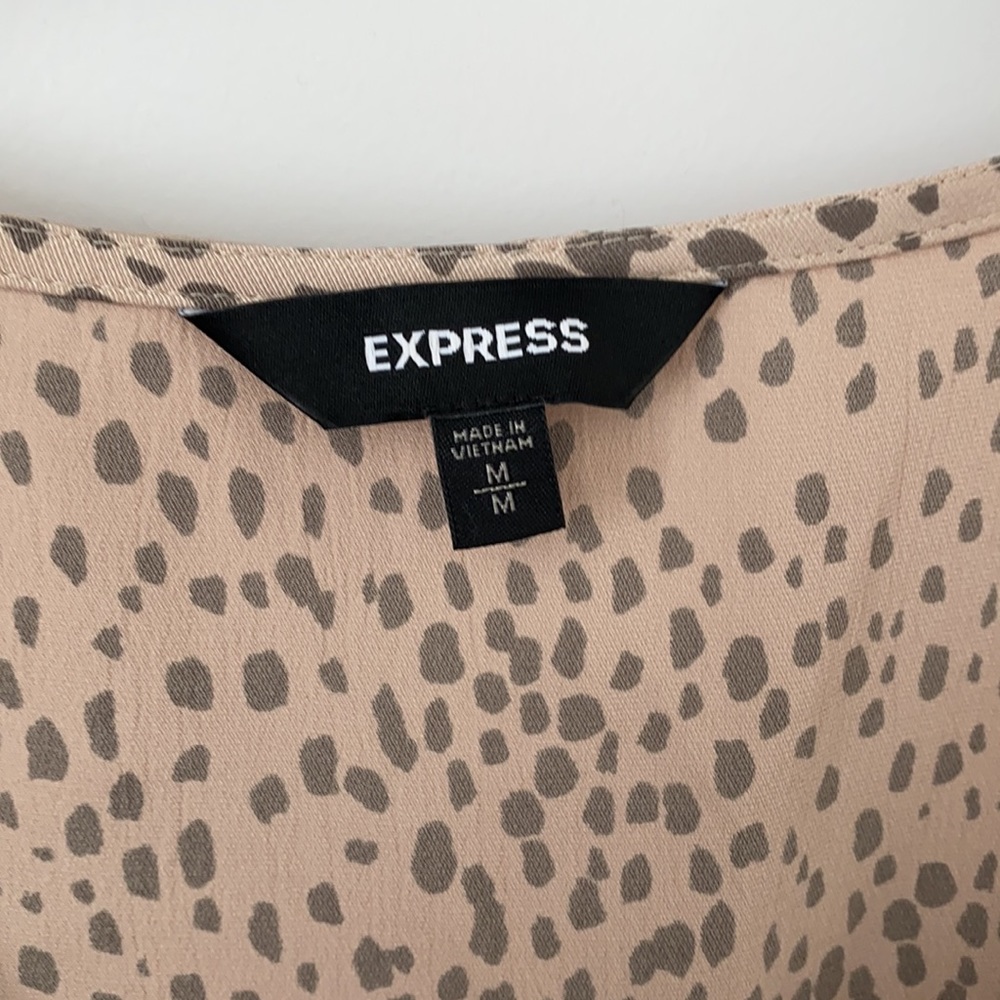 Express - Size M - Picture 2 of 4